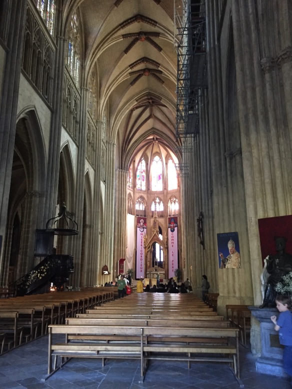 1img_3366-interior-bayonne-cathedral